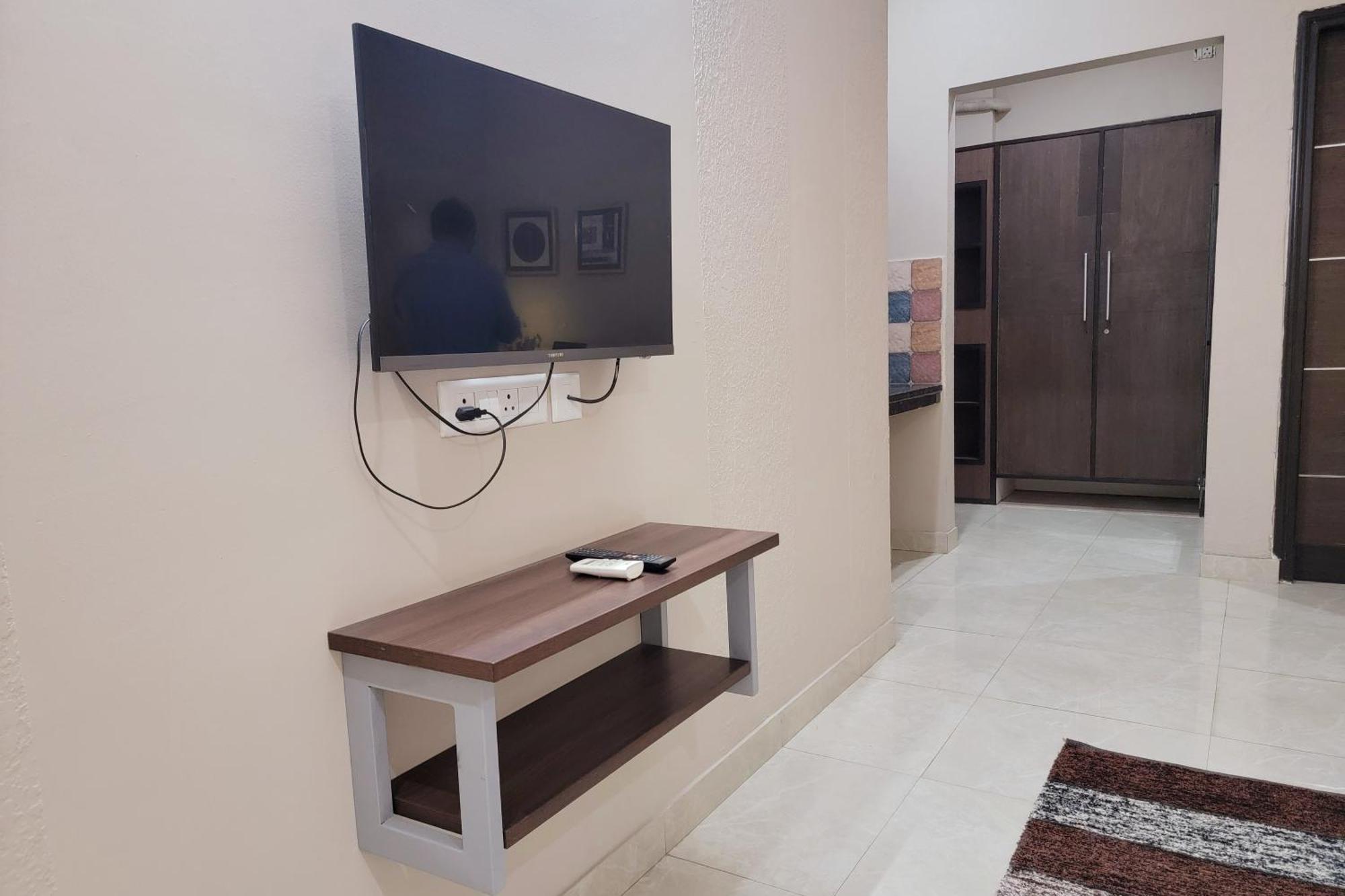 Vamsor Heights 1047 Hotel Gurgaon Bagian luar foto