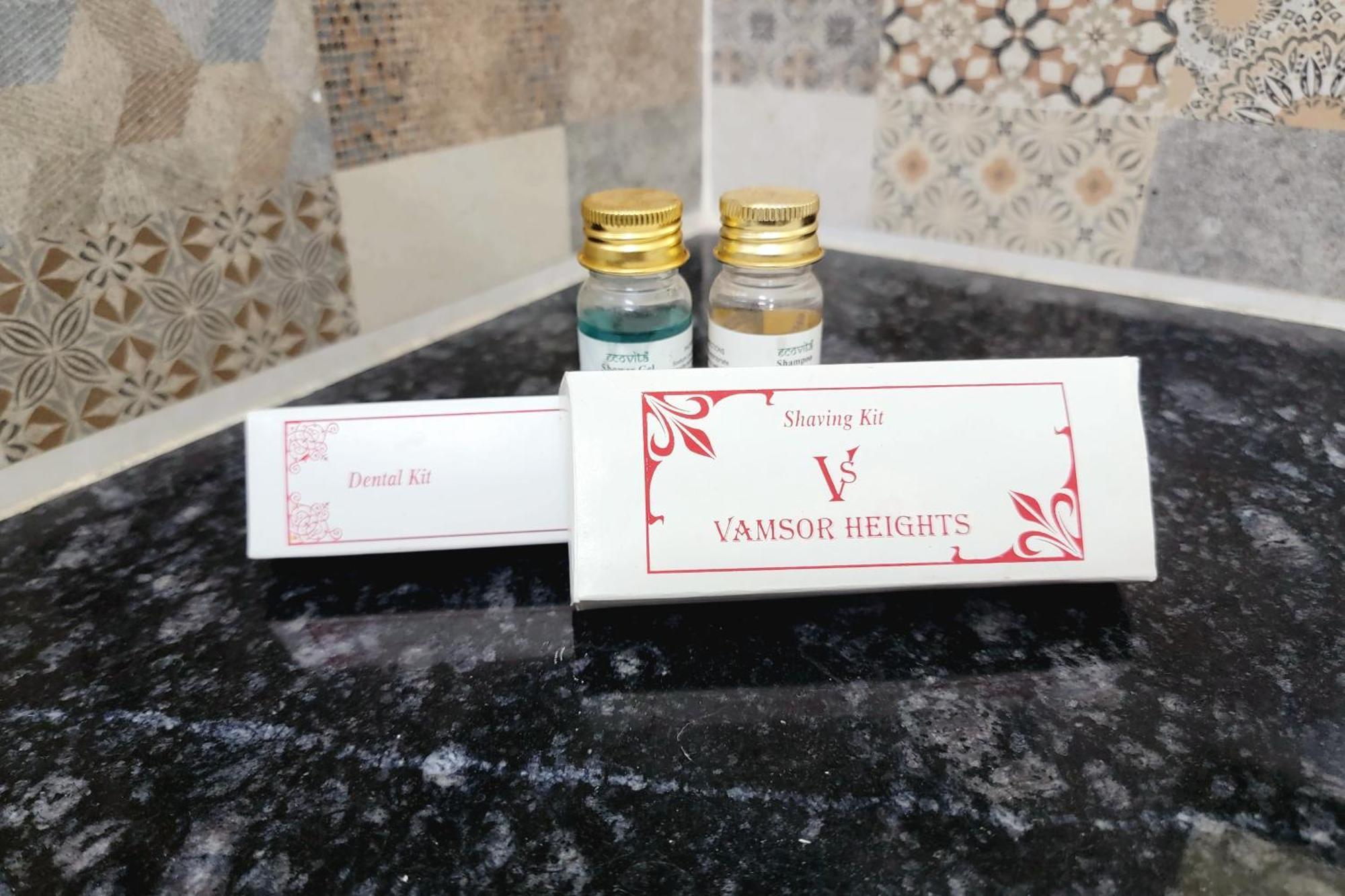 Vamsor Heights 1047 Hotel Gurgaon Bagian luar foto