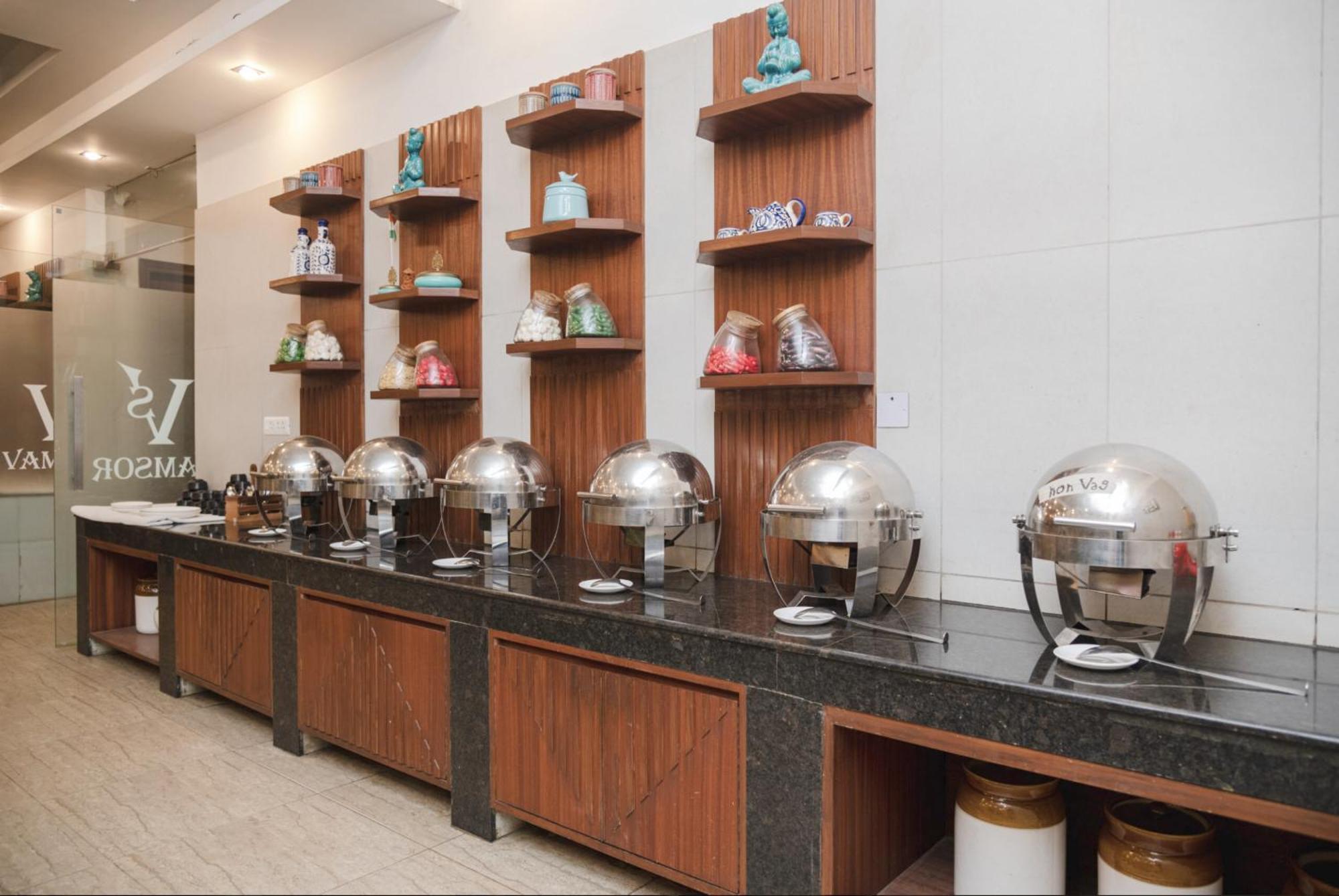 Vamsor Heights 1047 Hotel Gurgaon Bagian luar foto